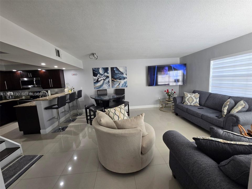 For Rent: $3,000 (3 beds, 3 baths, 1232 Square Feet)