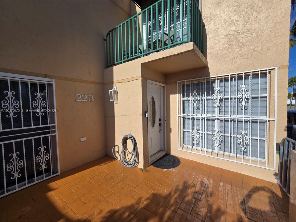 For Rent: $3,000 (3 beds, 3 baths, 1232 Square Feet)