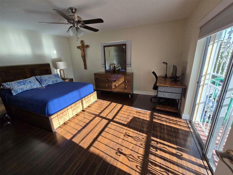 For Rent: $3,000 (3 beds, 3 baths, 1232 Square Feet)