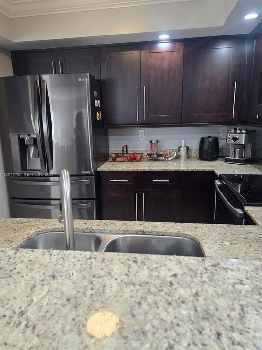 For Rent: $3,000 (3 beds, 3 baths, 1232 Square Feet)
