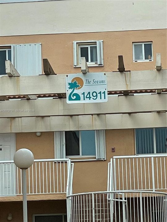 En Venta: $280,000 (2 camas, 2 baños, 900 Pies cuadrados)