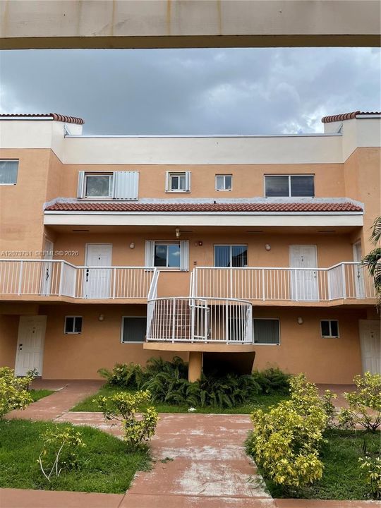 En Venta: $280,000 (2 camas, 2 baños, 900 Pies cuadrados)