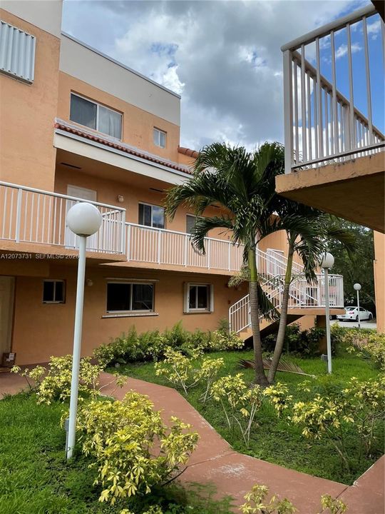 En Venta: $280,000 (2 camas, 2 baños, 900 Pies cuadrados)