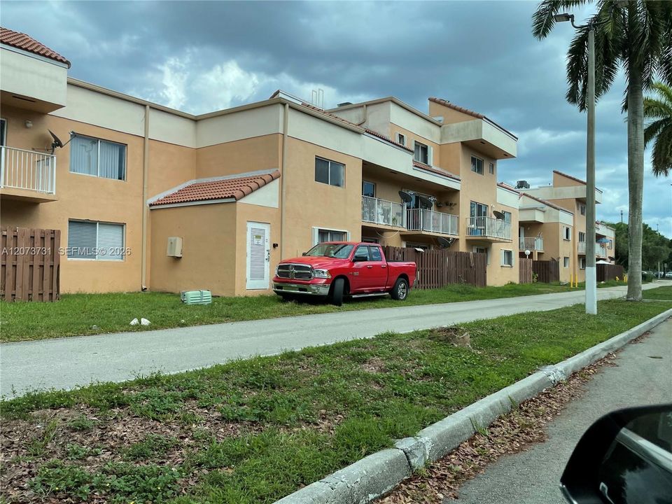 En Venta: $280,000 (2 camas, 2 baños, 900 Pies cuadrados)