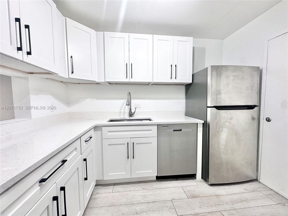 For Rent: $2,150 (2 beds, 1 baths, 1056 Square Feet)