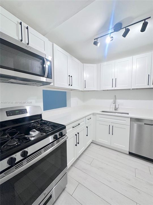 For Rent: $2,150 (2 beds, 1 baths, 1056 Square Feet)