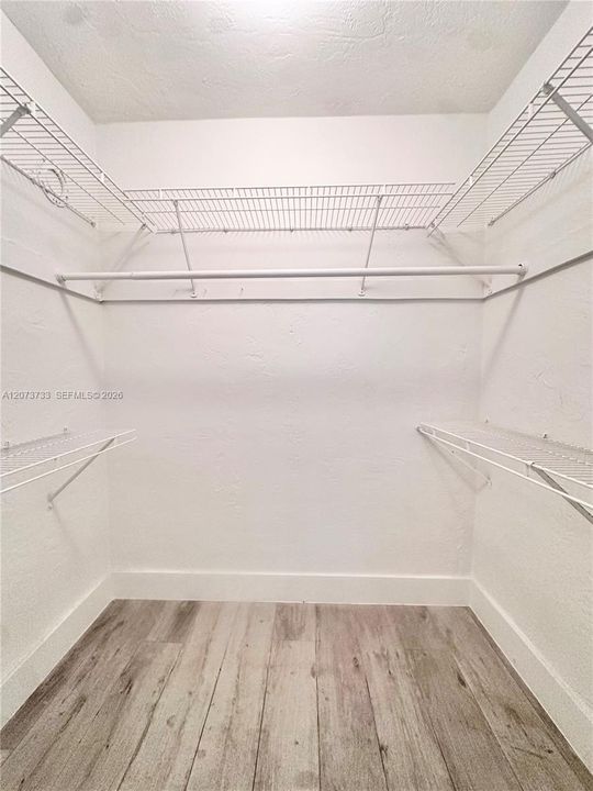 For Rent: $2,150 (2 beds, 1 baths, 1056 Square Feet)