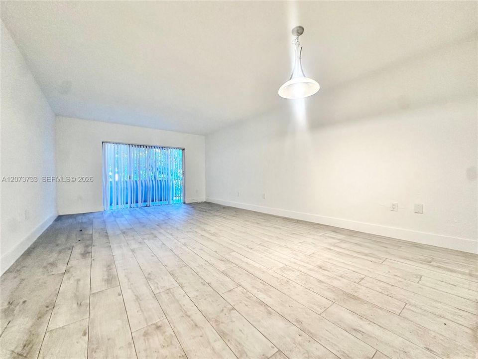For Rent: $2,150 (2 beds, 1 baths, 1056 Square Feet)