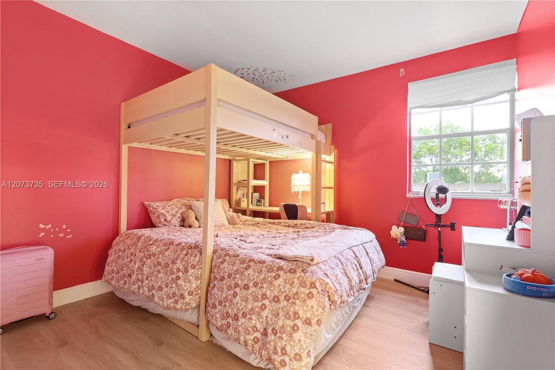 For Sale: $749,000 (3 beds, 2 baths, 1160 Square Feet)