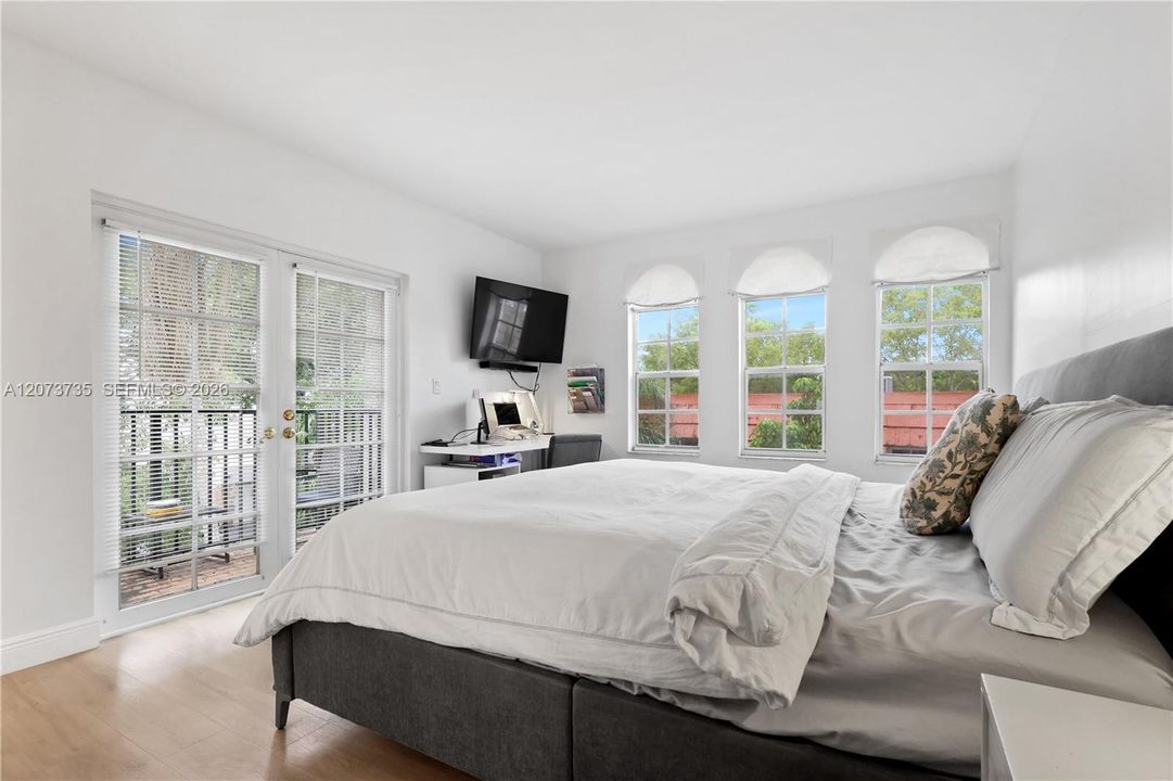 For Sale: $749,000 (3 beds, 2 baths, 1160 Square Feet)