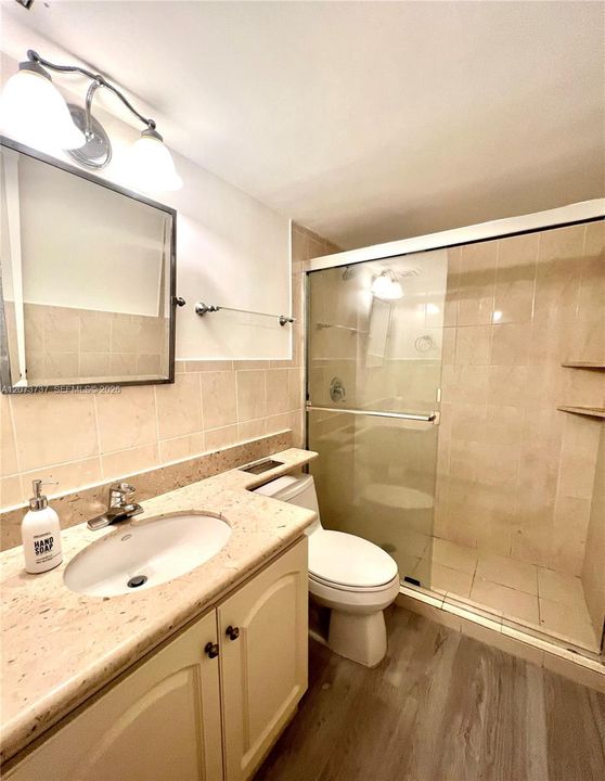 В аренду: $2,200 (1 спален, 1 ванн, 864 Квадратных фут)