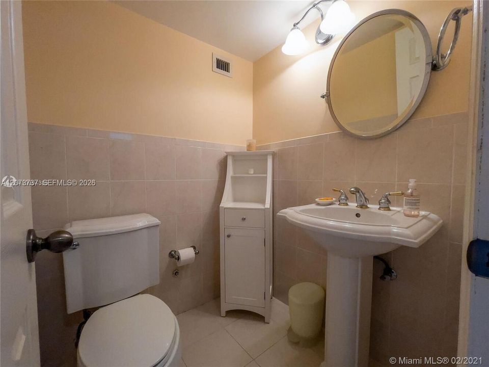 В аренду: $2,200 (1 спален, 1 ванн, 864 Квадратных фут)