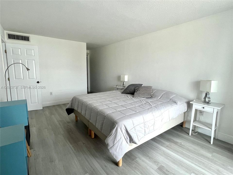 В аренду: $2,200 (1 спален, 1 ванн, 864 Квадратных фут)