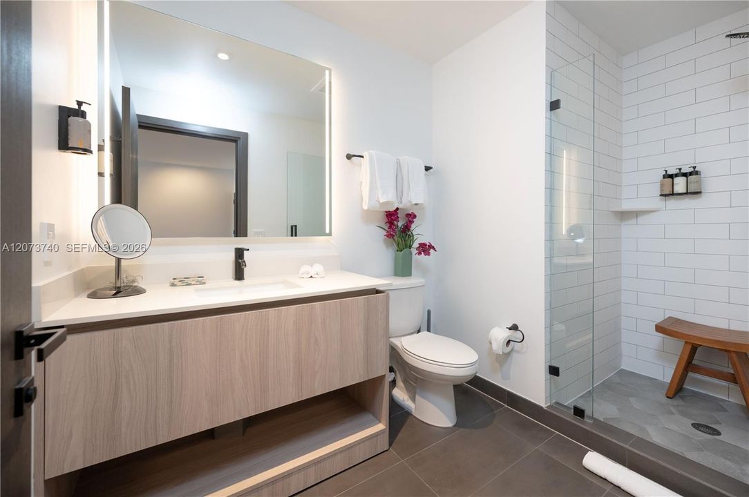 For Rent: $7,000 (3 beds, 3 baths, 1043 Square Feet)