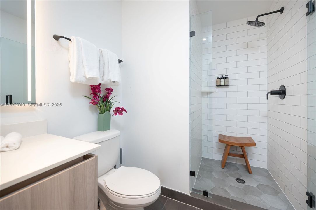 For Rent: $7,000 (3 beds, 3 baths, 1043 Square Feet)