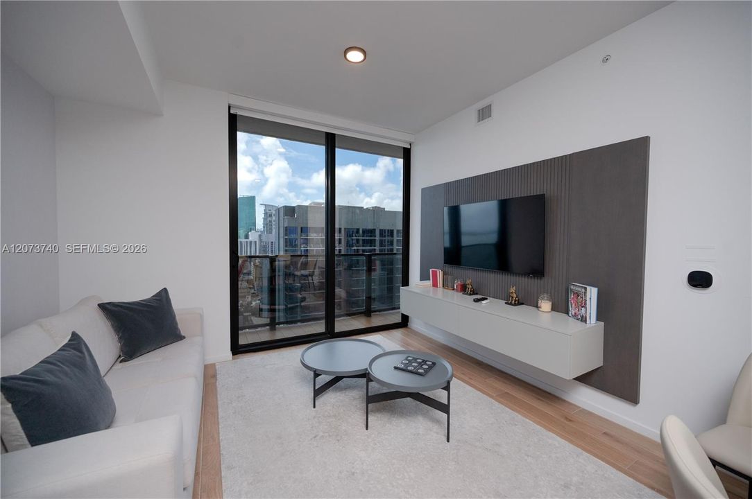For Rent: $7,000 (3 beds, 3 baths, 1043 Square Feet)