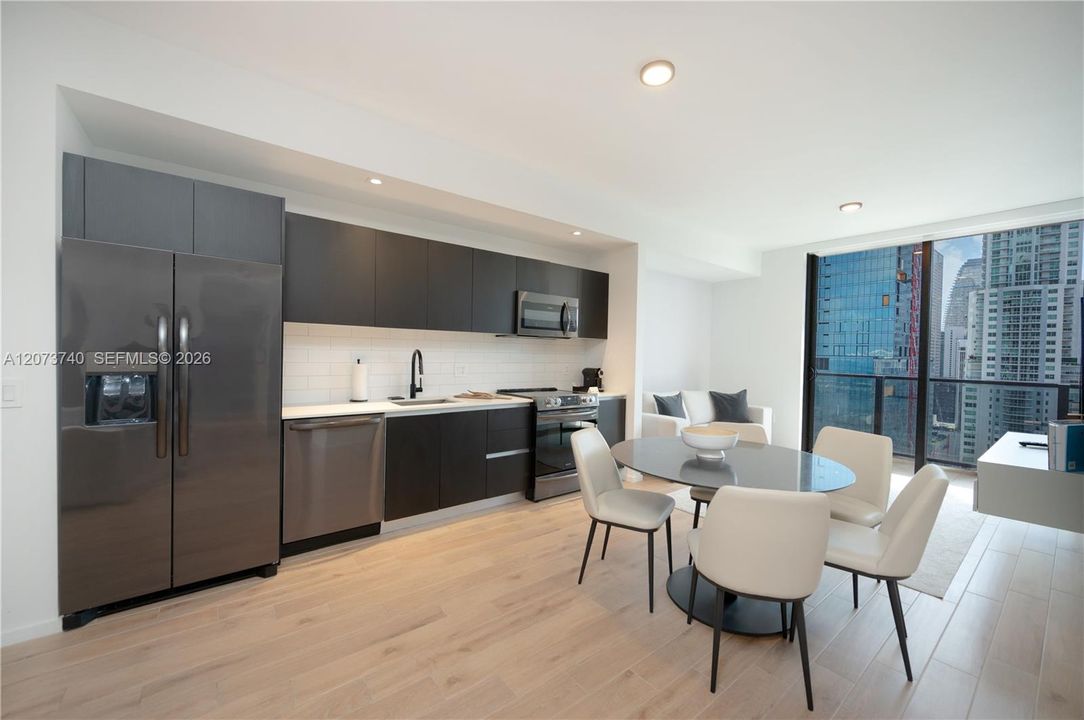For Rent: $7,000 (3 beds, 3 baths, 1043 Square Feet)