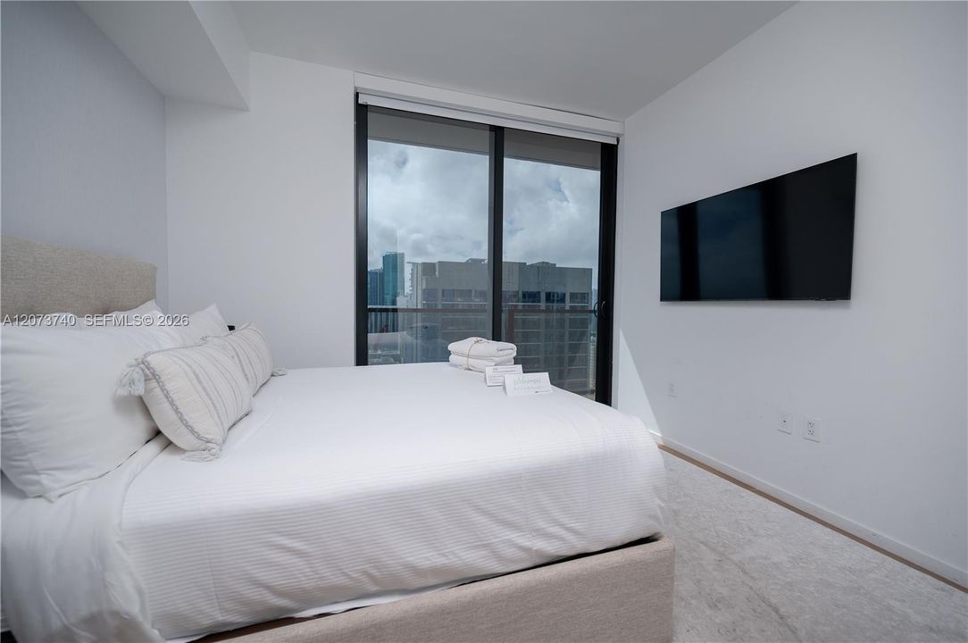 For Rent: $7,000 (3 beds, 3 baths, 1043 Square Feet)