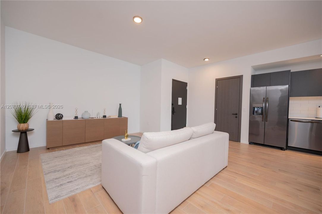 For Rent: $7,000 (3 beds, 3 baths, 1043 Square Feet)