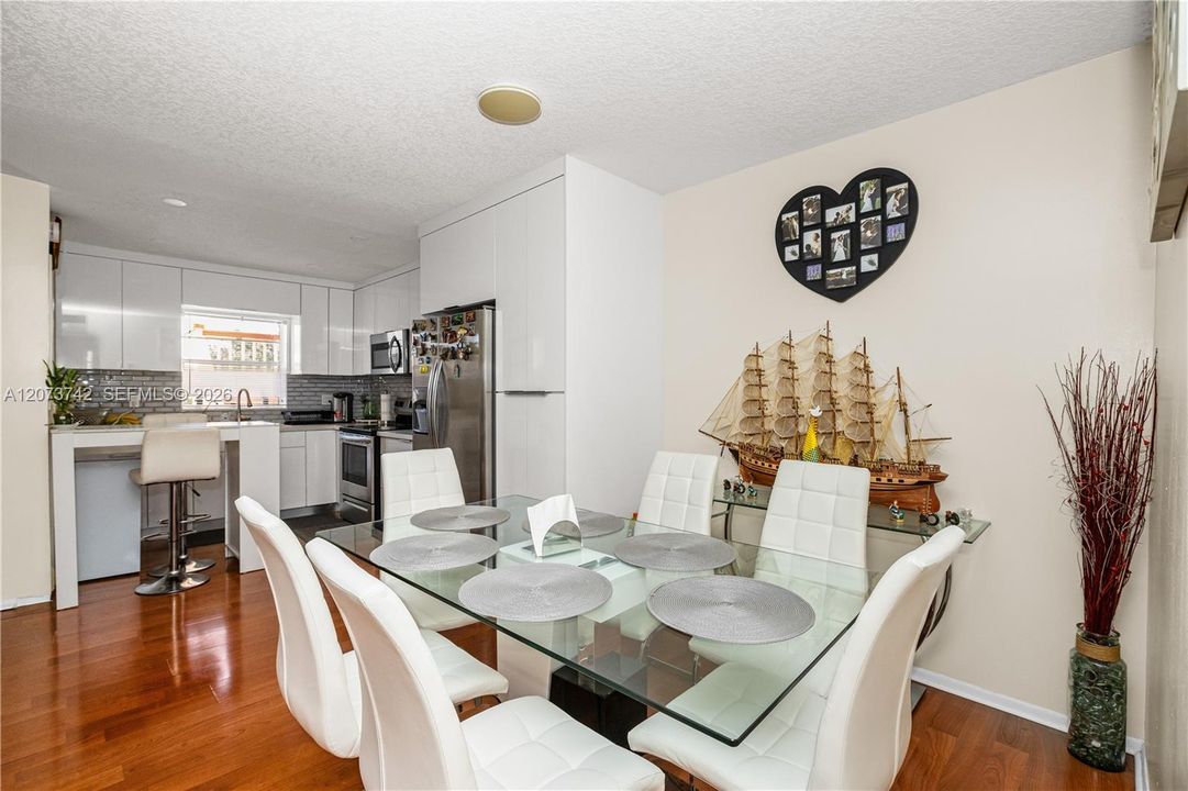 En Venta: $185,000 (2 camas, 2 baños, 968 Pies cuadrados)