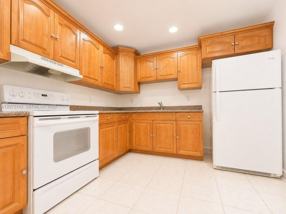 For Rent: $1,650 (1 beds, 1 baths, 8140 Square Feet)