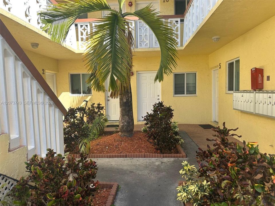 For Rent: $1,650 (1 beds, 1 baths, 8140 Square Feet)