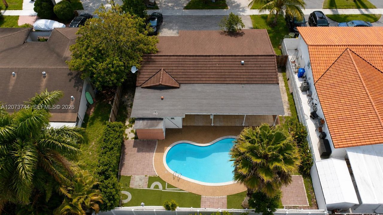En Venta: $520,000 (3 camas, 2 baños, 1271 Pies cuadrados)