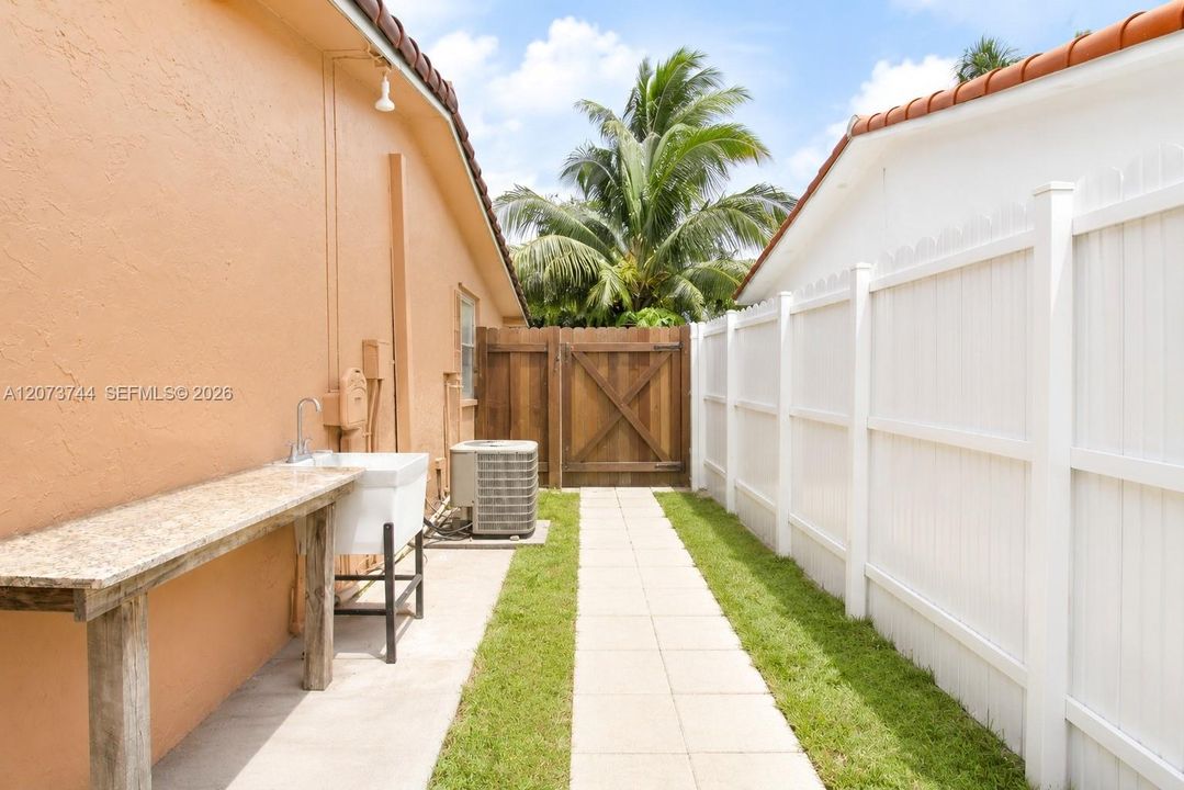 En Venta: $520,000 (3 camas, 2 baños, 1271 Pies cuadrados)