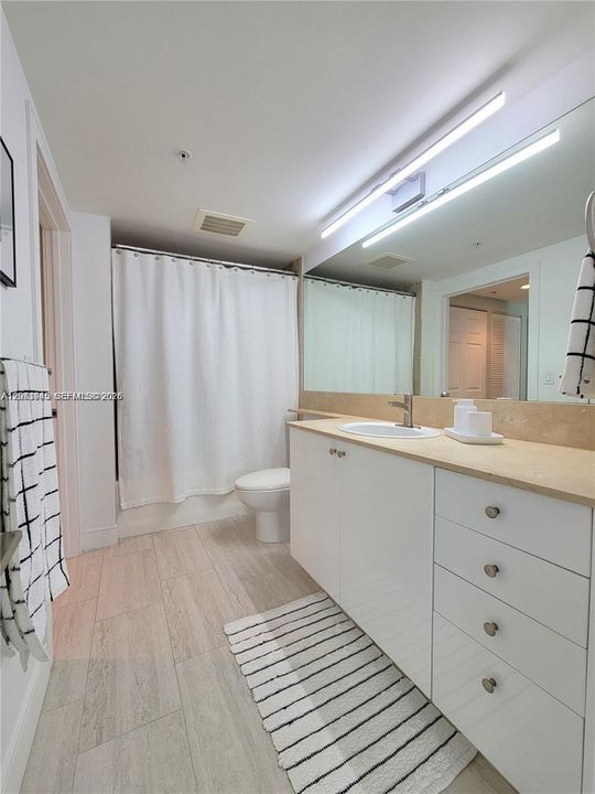 For Rent: $3,050 (1 beds, 1 baths, 782 Square Feet)
