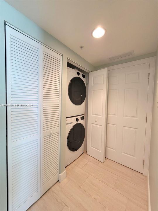 For Rent: $3,050 (1 beds, 1 baths, 782 Square Feet)