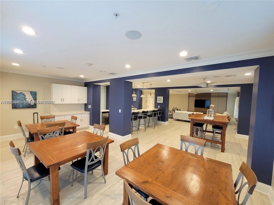 For Rent: $3,050 (1 beds, 1 baths, 782 Square Feet)
