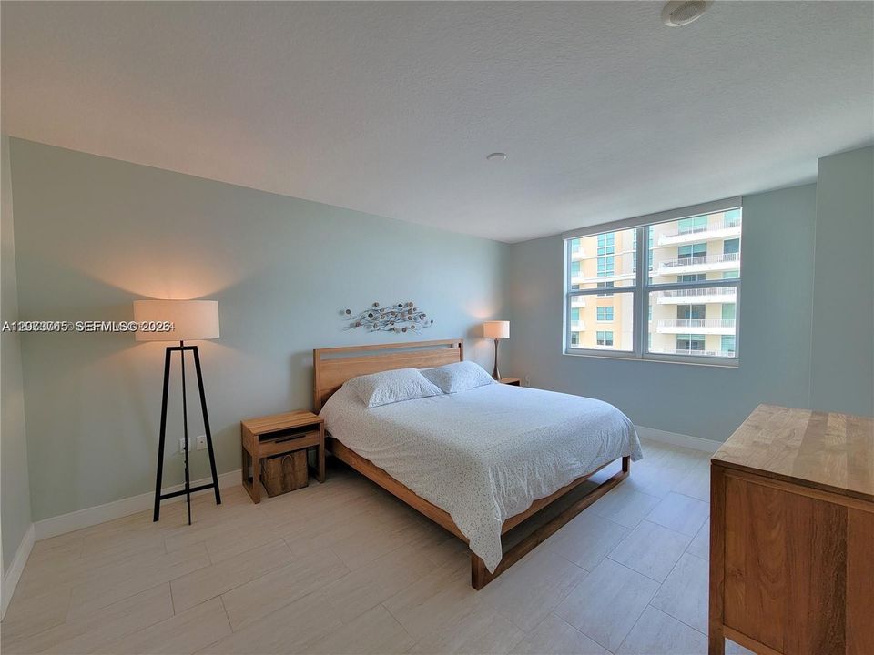 For Rent: $3,050 (1 beds, 1 baths, 782 Square Feet)