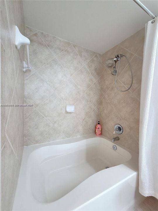 For Rent: $3,050 (1 beds, 1 baths, 782 Square Feet)