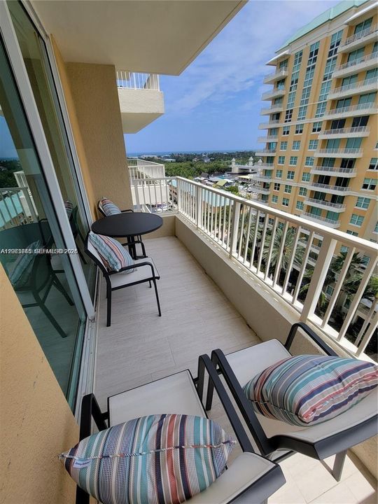 For Rent: $3,050 (1 beds, 1 baths, 782 Square Feet)