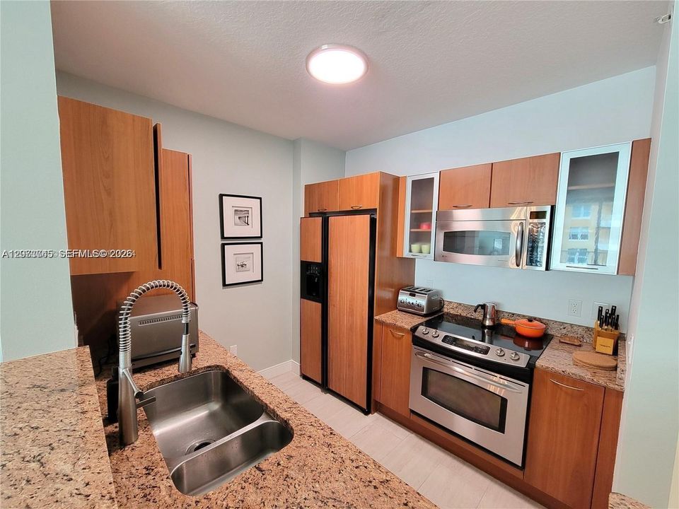 For Rent: $3,050 (1 beds, 1 baths, 782 Square Feet)