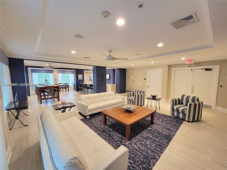 For Rent: $3,050 (1 beds, 1 baths, 782 Square Feet)