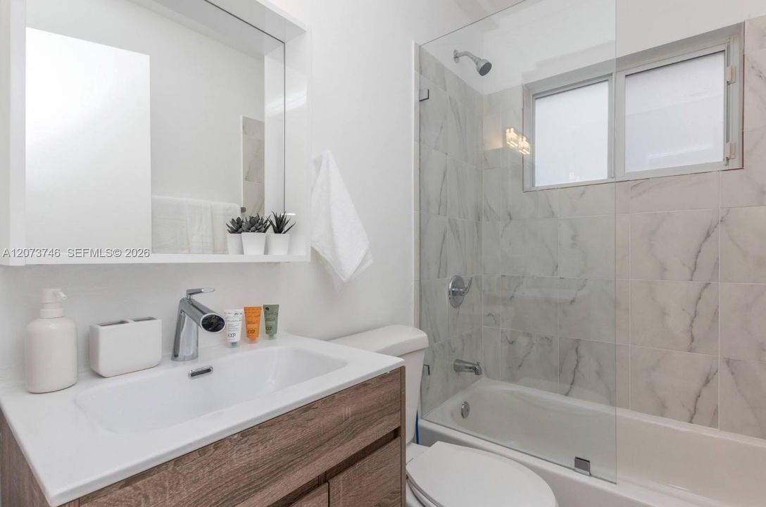 В аренду: $2,175 (2 спален, 1 ванн, 820 Квадратных фут)