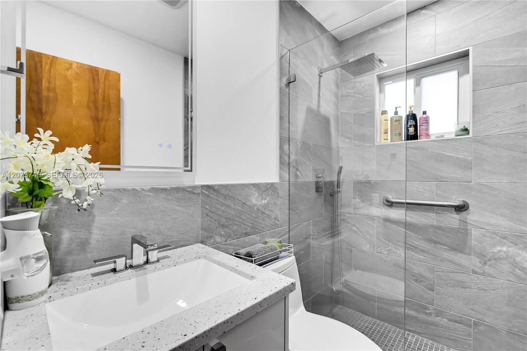 For Rent: $3,500 (3 beds, 2 baths, 1418 Square Feet)