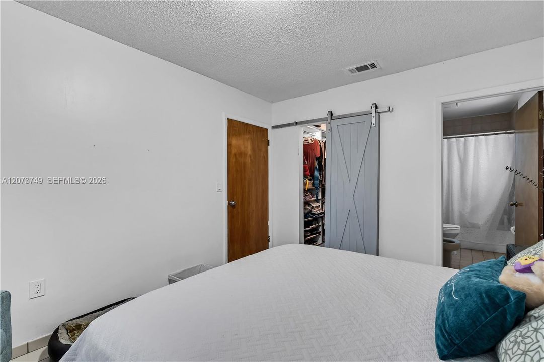 For Rent: $3,500 (3 beds, 2 baths, 1418 Square Feet)