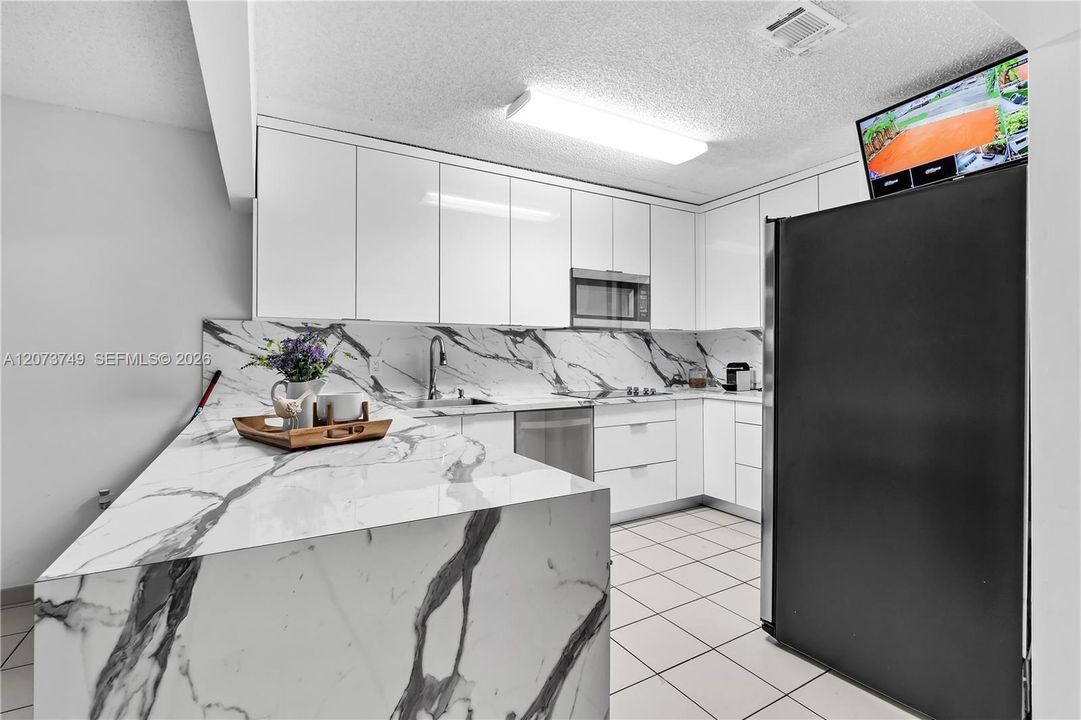 For Rent: $3,500 (3 beds, 2 baths, 1418 Square Feet)
