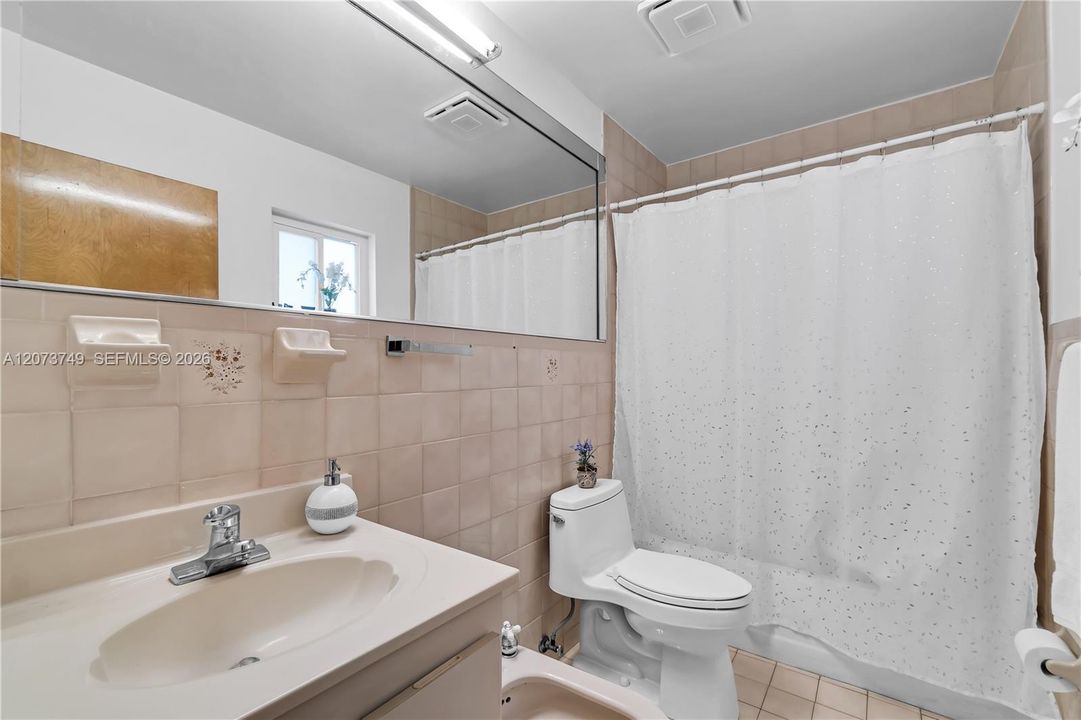 For Rent: $3,500 (3 beds, 2 baths, 1418 Square Feet)