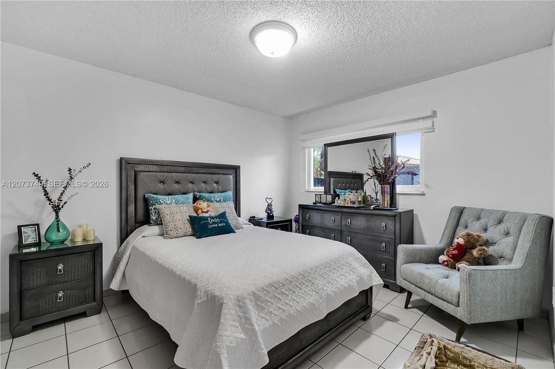 For Rent: $3,500 (3 beds, 2 baths, 1418 Square Feet)