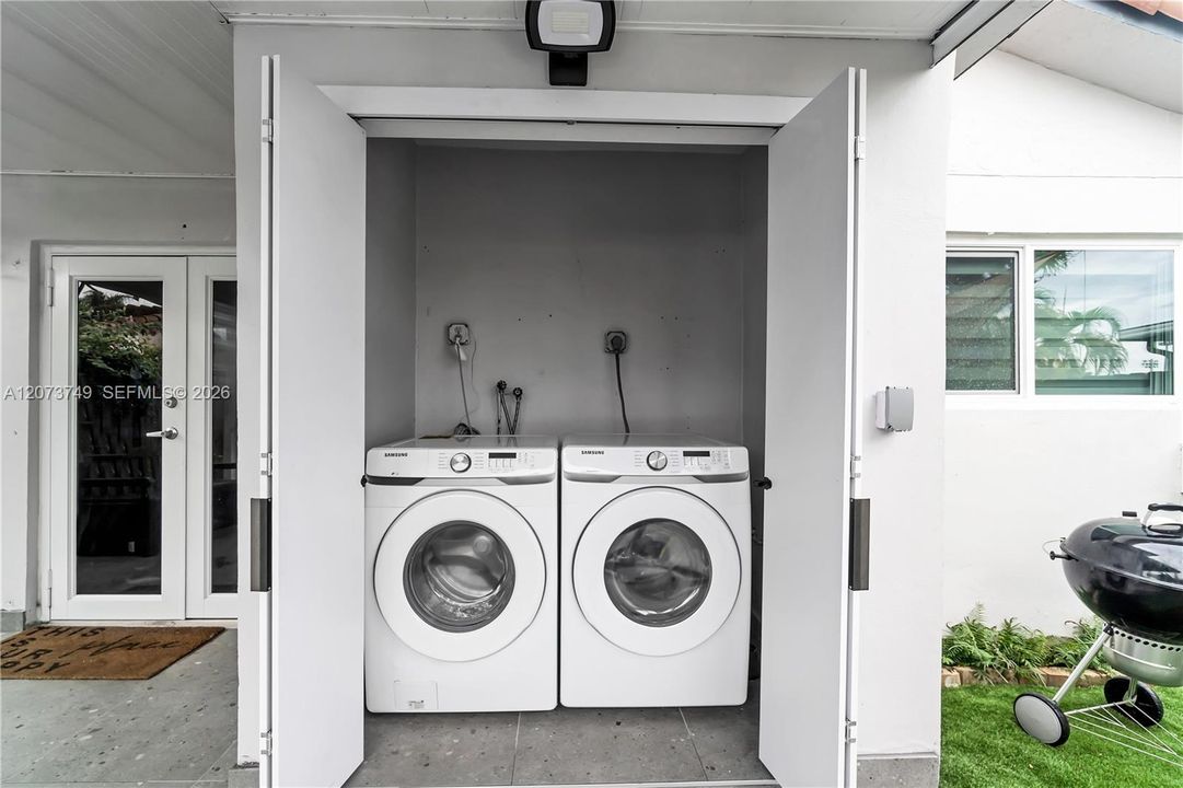 For Rent: $3,500 (3 beds, 2 baths, 1418 Square Feet)