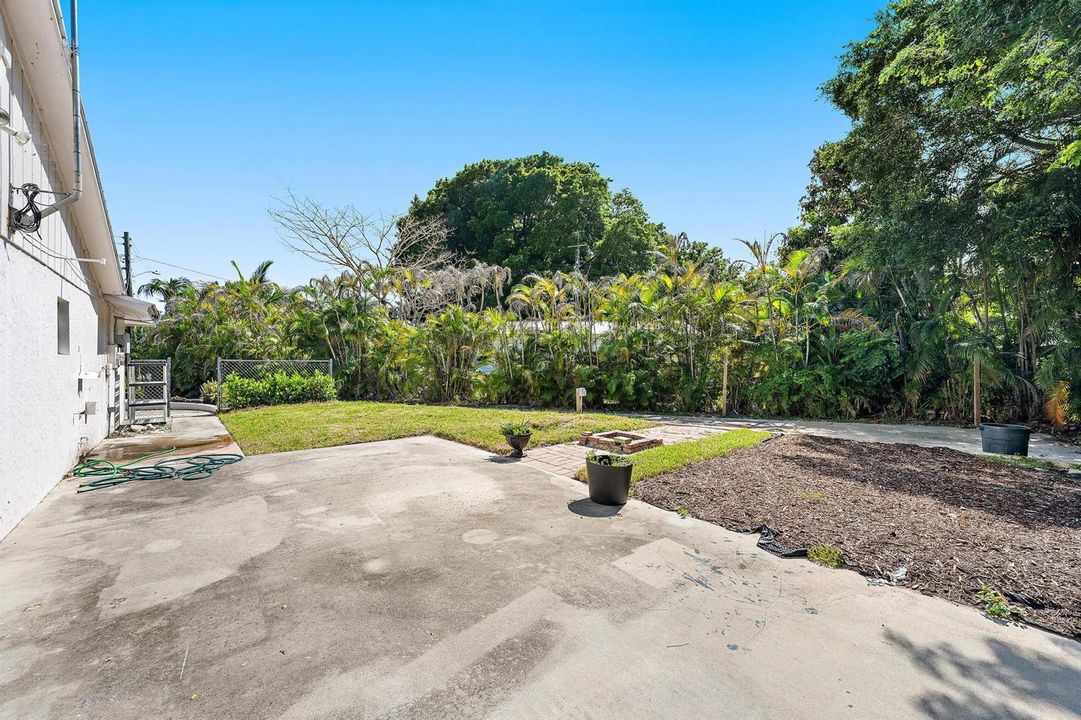 1163 NW 16th Pl-21