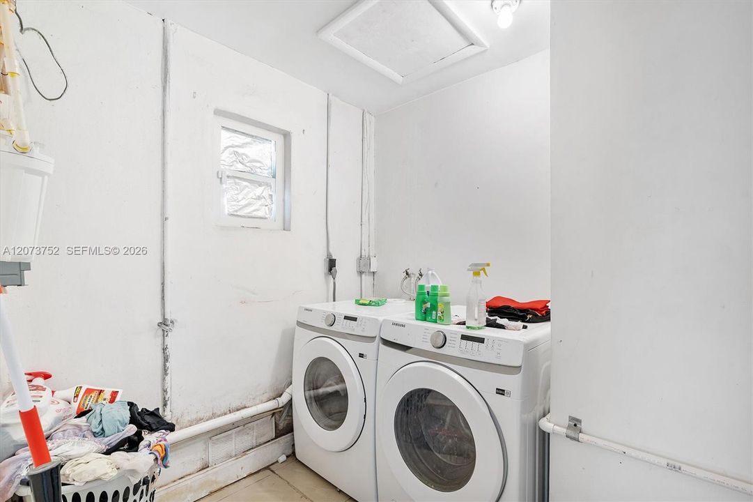 For Sale: $580,000 (4 beds, 2 baths, 1893 Square Feet)