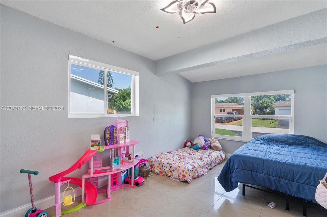 For Sale: $580,000 (4 beds, 2 baths, 1893 Square Feet)