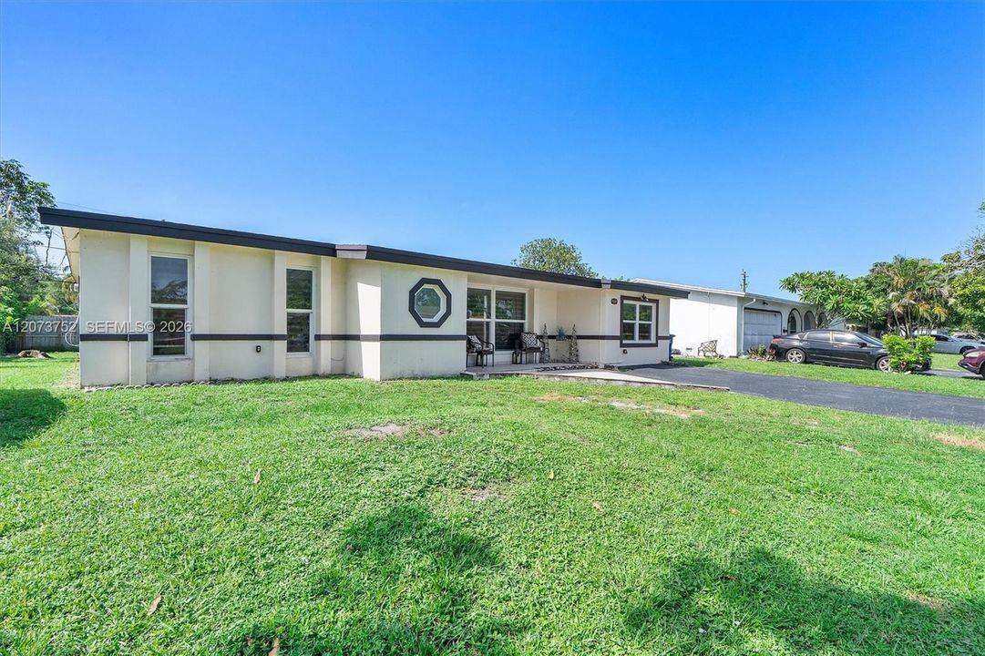 For Sale: $580,000 (4 beds, 2 baths, 1893 Square Feet)