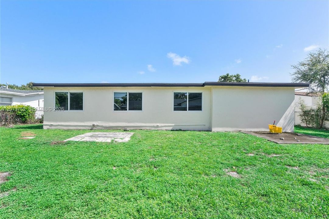 For Sale: $580,000 (4 beds, 2 baths, 1893 Square Feet)