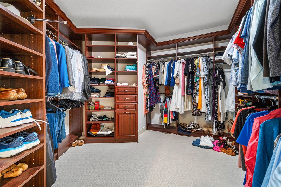 CLOSET