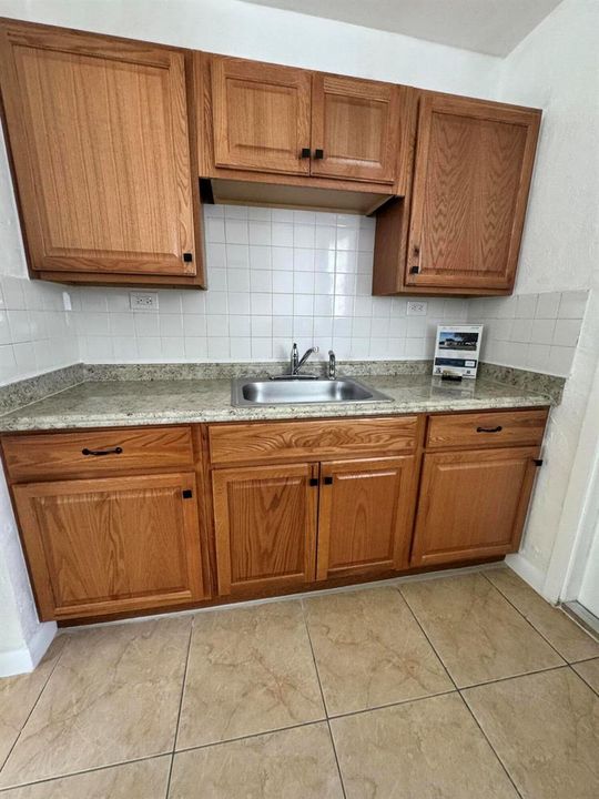 Fort Lauderdale Kitchen – Wood Cabinet